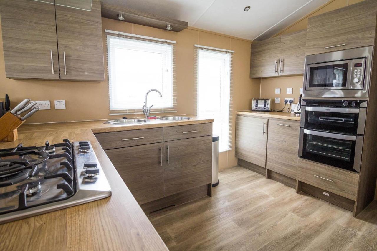 Stunning 6 Berth Lodge With Sea Views For Hire At Skipsea Sands Ref 41136Nf Barmston Exterior foto