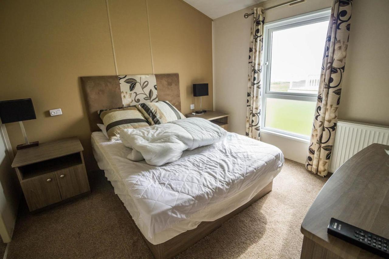 Stunning 6 Berth Lodge With Sea Views For Hire At Skipsea Sands Ref 41136Nf Barmston Exterior foto