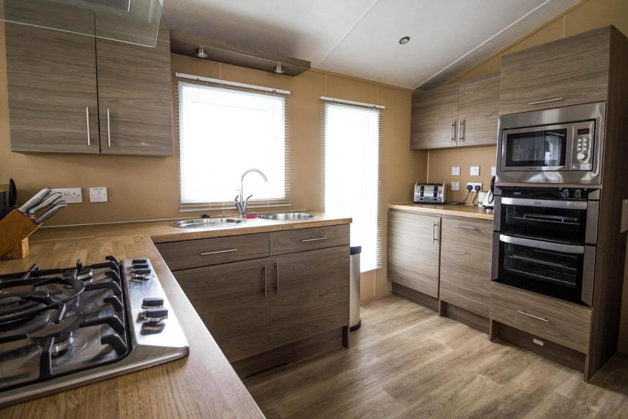 Stunning 6 Berth Lodge With Sea Views For Hire At Skipsea Sands Ref 41136Nf Barmston Exterior foto