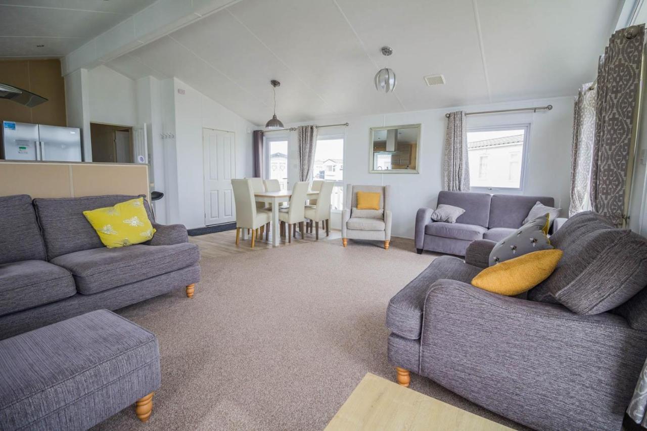 Stunning 6 Berth Lodge With Sea Views For Hire At Skipsea Sands Ref 41136Nf Barmston Exterior foto
