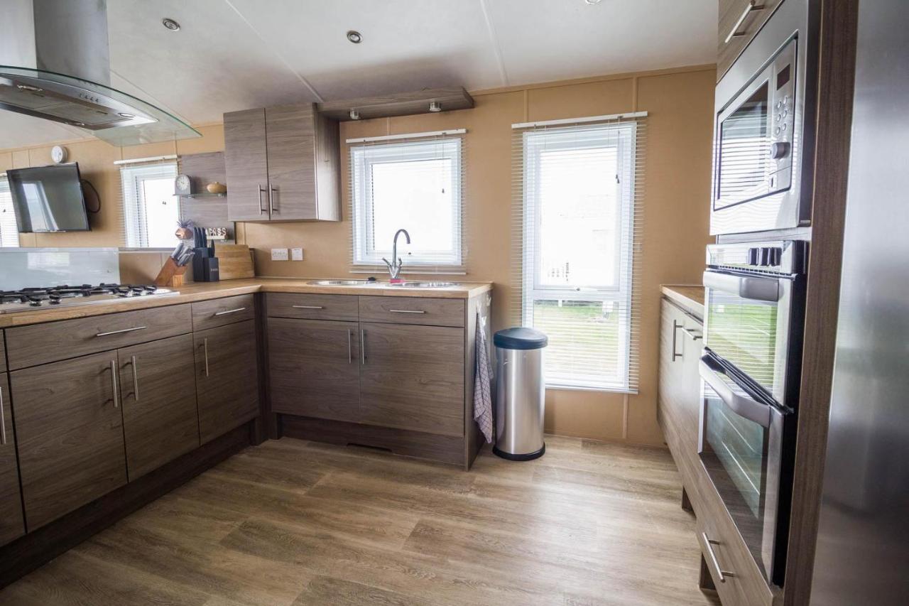 Stunning 6 Berth Lodge With Sea Views For Hire At Skipsea Sands Ref 41136Nf Barmston Exterior foto