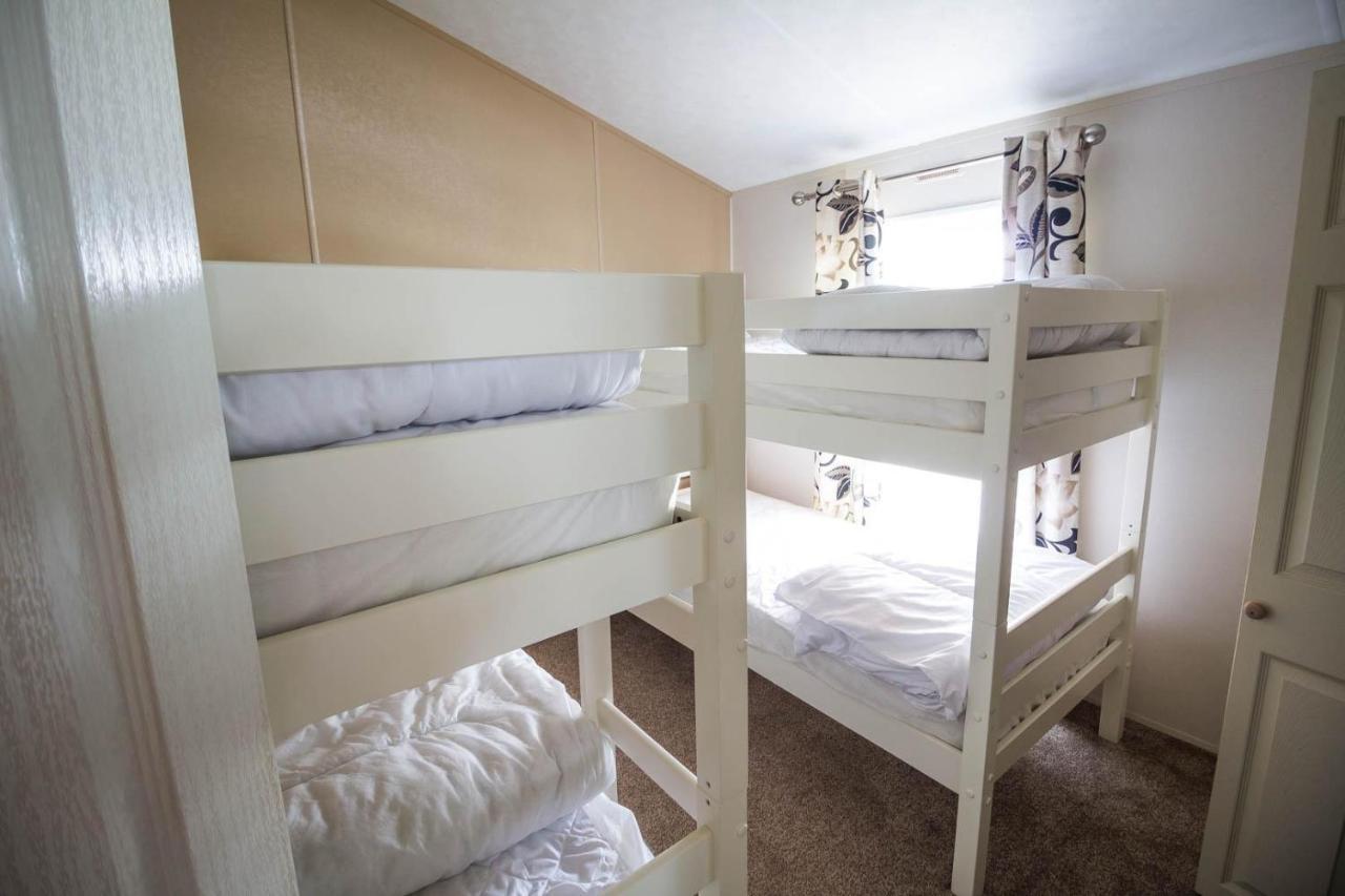 Stunning 6 Berth Lodge With Sea Views For Hire At Skipsea Sands Ref 41136Nf Barmston Exterior foto