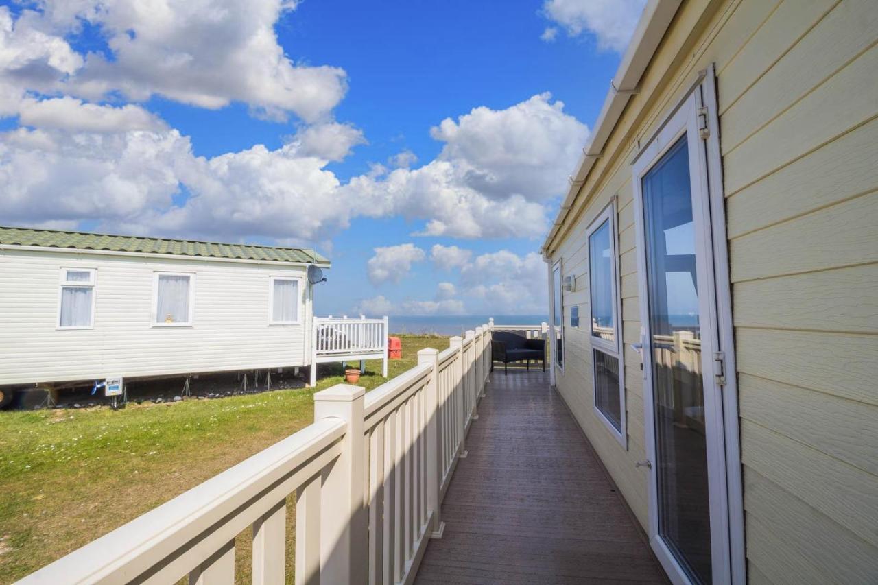Stunning 6 Berth Lodge With Sea Views For Hire At Skipsea Sands Ref 41136Nf Barmston Exterior foto