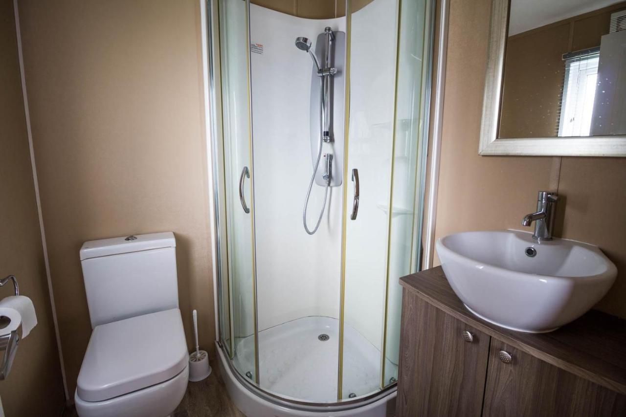 Stunning 6 Berth Lodge With Sea Views For Hire At Skipsea Sands Ref 41136Nf Barmston Exterior foto