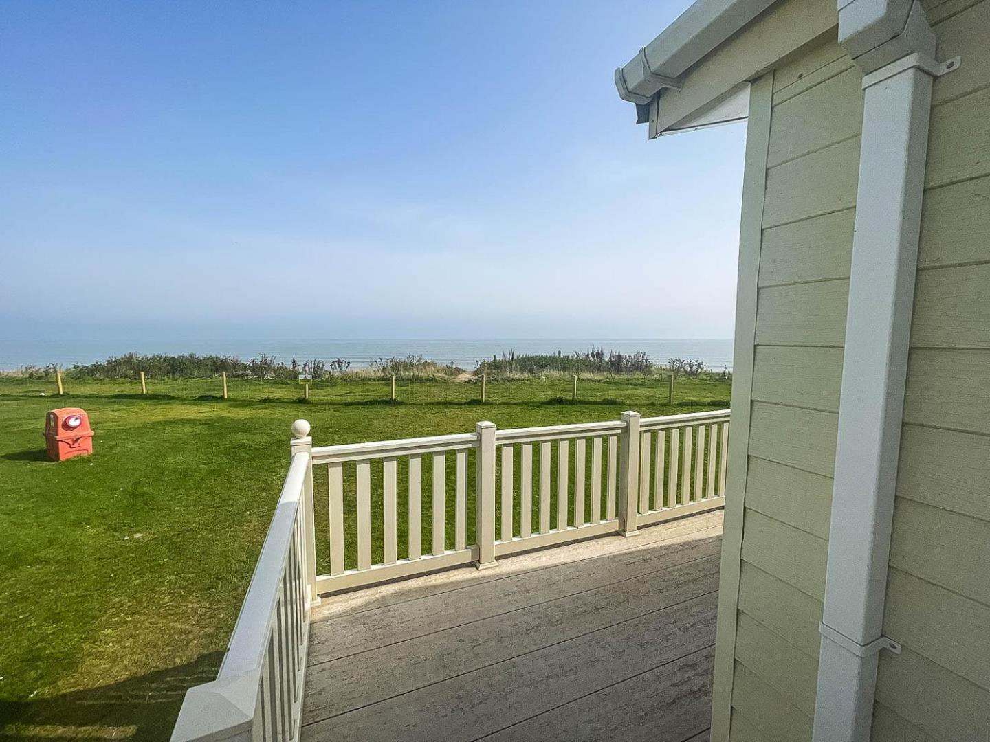Stunning 6 Berth Lodge With Sea Views For Hire At Skipsea Sands Ref 41136Nf Barmston Exterior foto